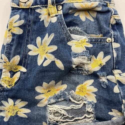 Almost Famous Shorts Size 5 - Picture 13 of 16