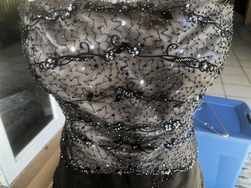 DAMEN GRÖSSE 10 MONTAGE ELEGANT TRÄGERLOS FORMELL SCHWARZ & SILBER PAILLETTEN KLEID - Bild 2 von 5