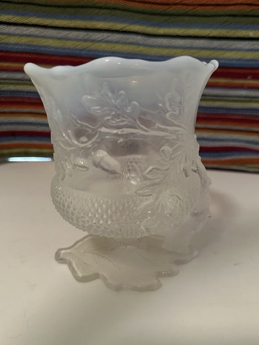 Vintage Mosser White Opalescent 5" Acorn Oak Leafs No Damage