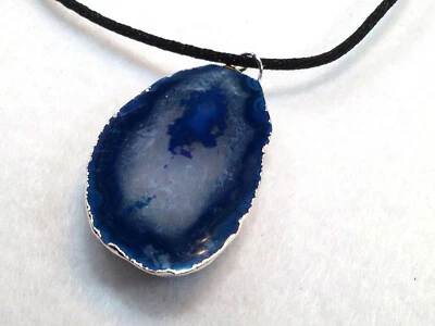 BLUE AGATE POLISHED SLICE WITH STERLING SILVER PLATE RIM NECKLACE 80's VINTAGE - Image 1 of 4