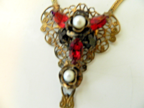 VINTAGE NECKLACE W/RED STONES, PEARLS, GOLD TONE FILIGREE, SIGNED "KAY" ON BACK - Picture 3 of 7