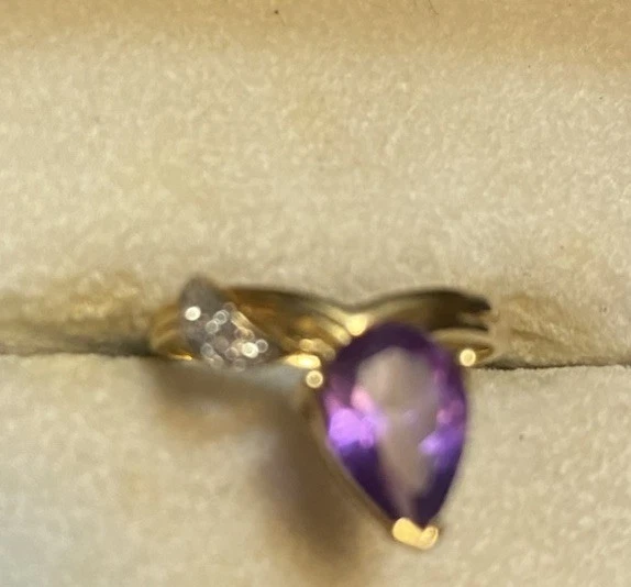 Hermoso anillo de oro 14K con amatista y diamantes talla 7,5 Foto 2 de 4