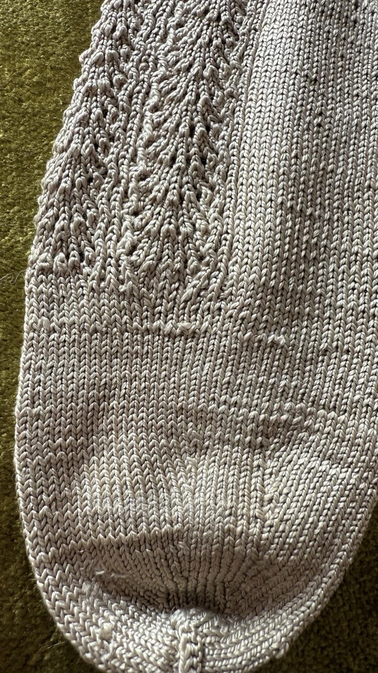 Par de calcetines antiguos victorianos tejidos beige patrón inusual tejido canasta hasta la rodilla Foto 3 de 4