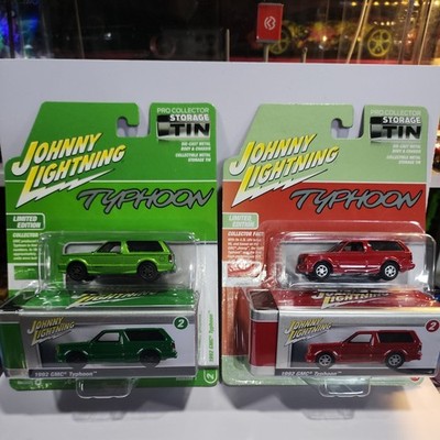 NEW 2025 JOHNNY LIGHTNING JL STORAGE TIN 1992 GMC TYPHOON GREEN & RED LOT  2