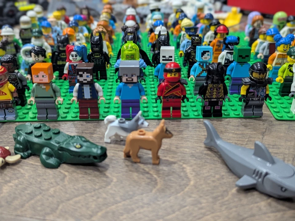 HUGE LEGO Bricks & Minifigure Lot 30+ Lbs 110 Minifigs DC, Minecraft, City, Etc - Image 4 of 4