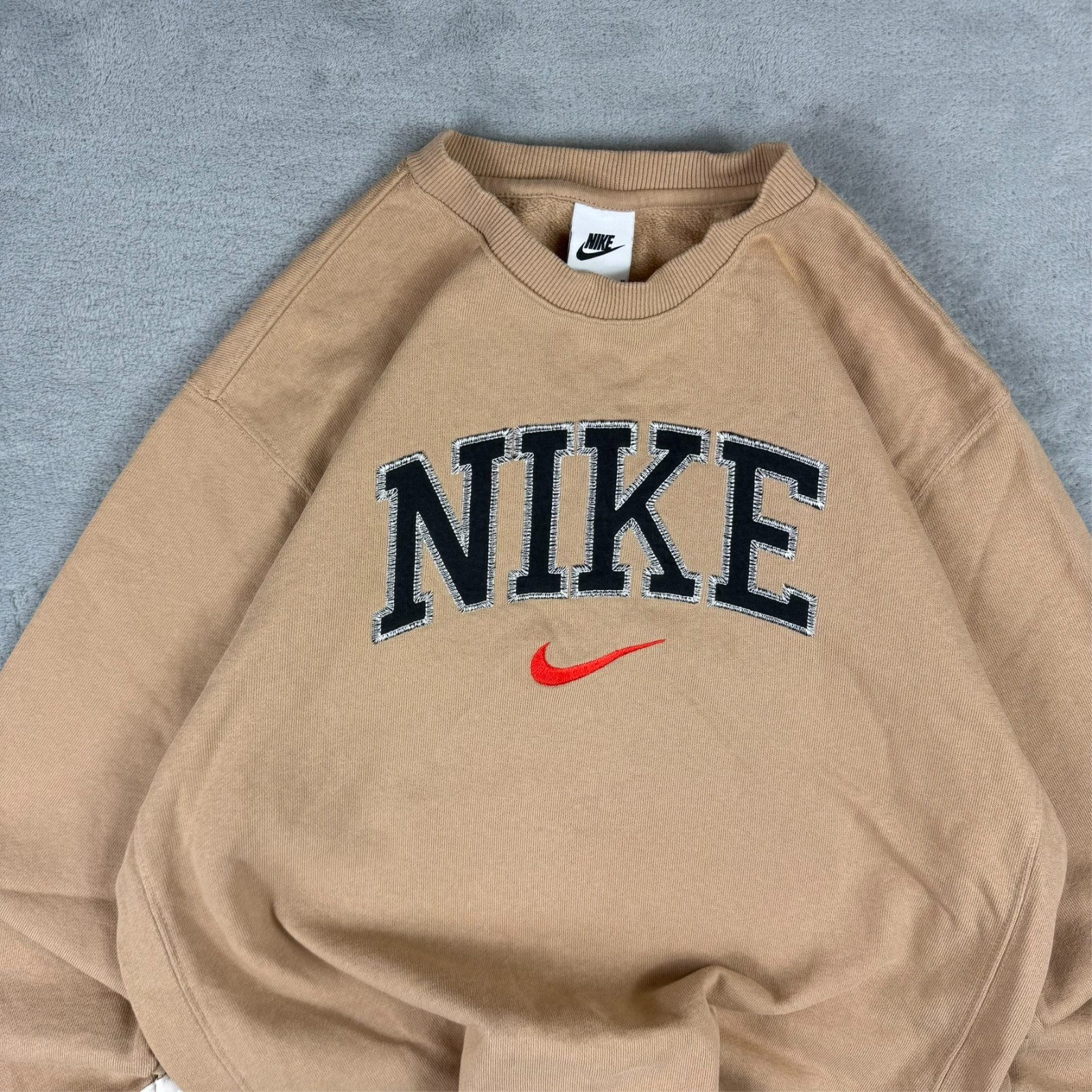Vintage Nike Y2K Beige Tan Spellout Swoosh Collegiate Size Medium Sweatshirt image 4
