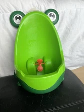 Hanging Frog Potty Training Urinal for Boys with Funny Aiming Target - Green