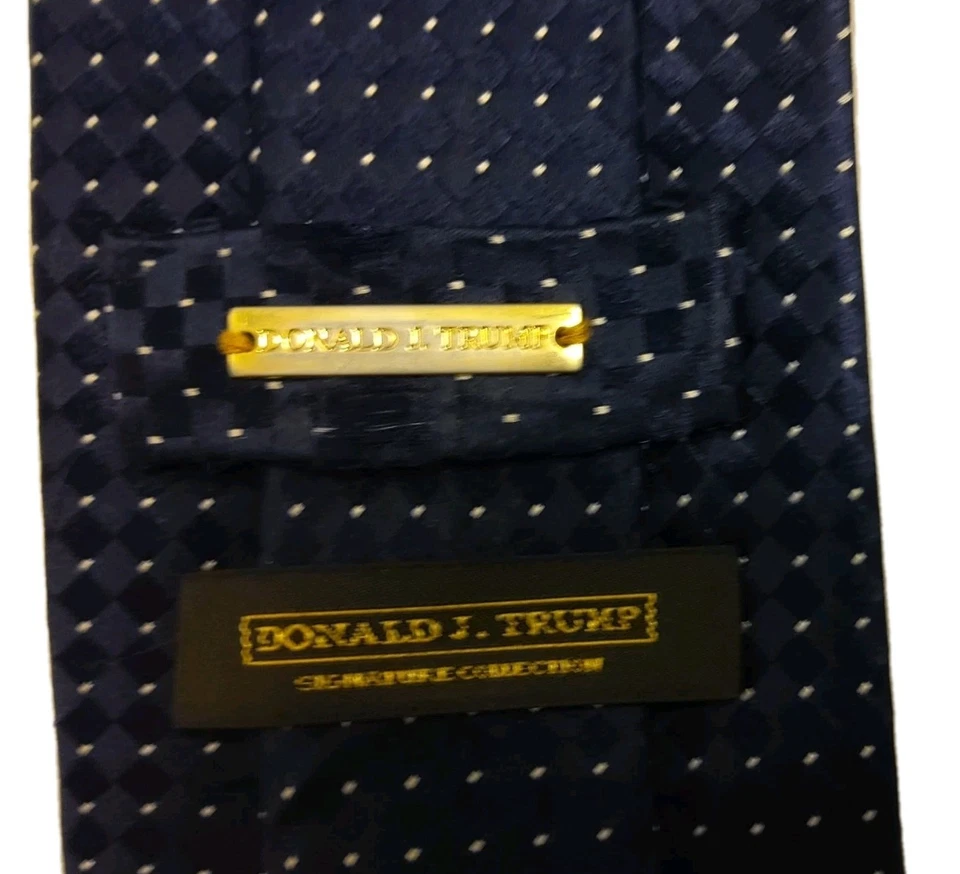 Corbata DONALD J TRUMP Signature Collection 100 % seda para hombre diamante azul geométrico Foto 3 de 4