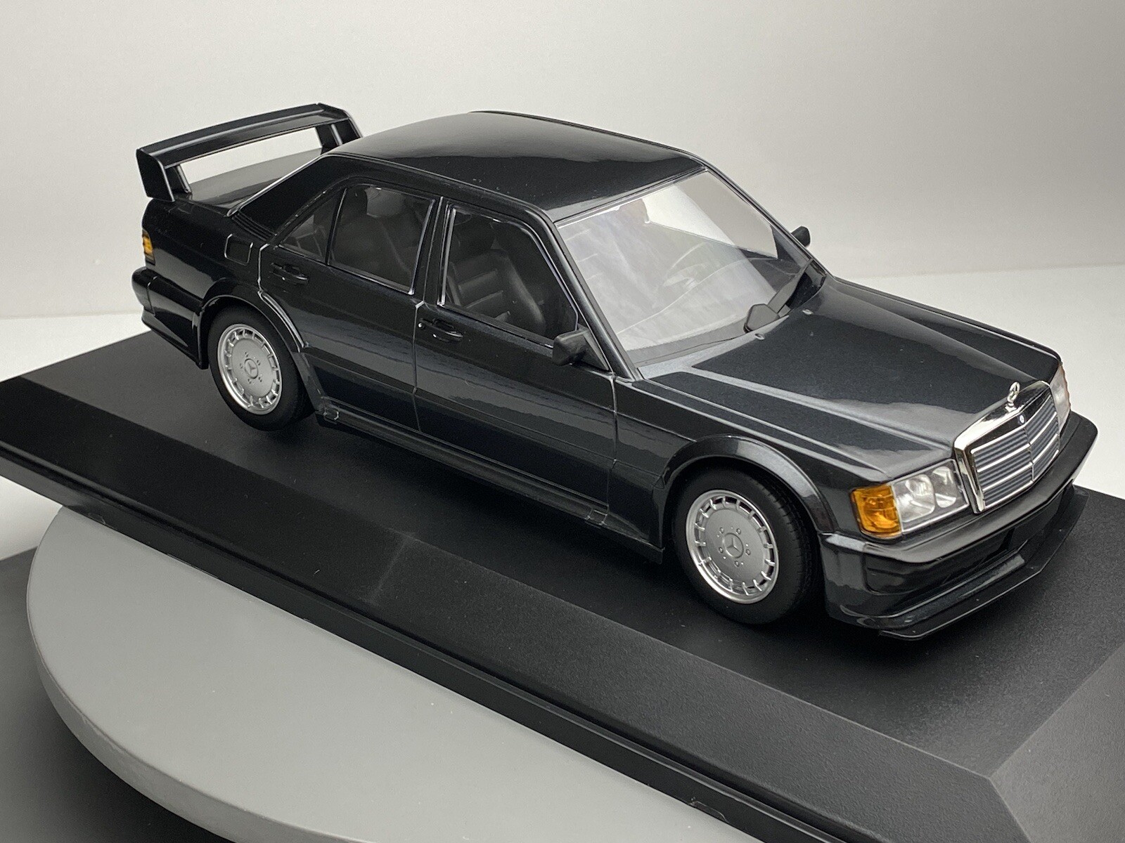 AUTOart 1:18 Mercedes-Benz 190E 2.5-16 Evolution II Blauschwarz – Sammlungsauflösung im unberührten Originalkarton – Bild 3