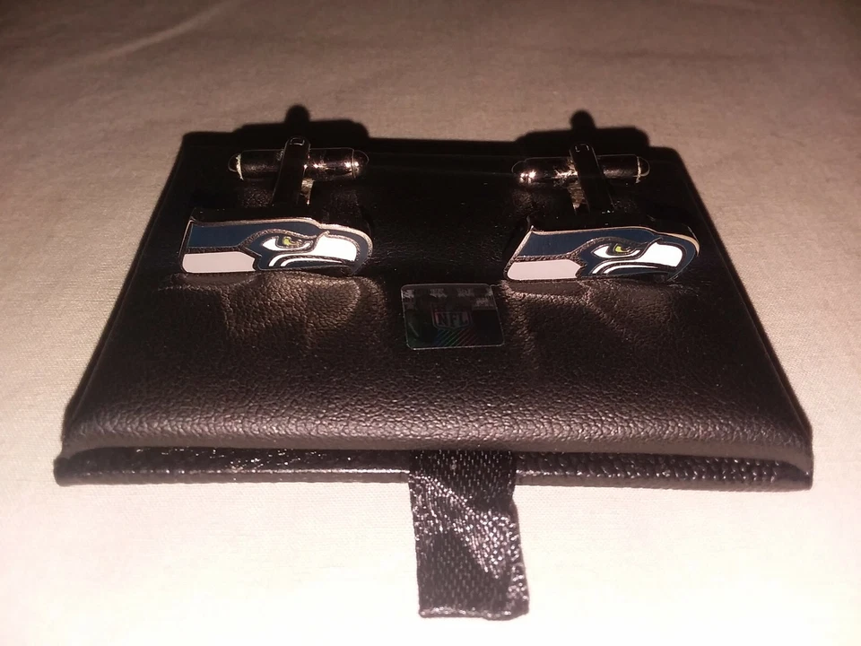 SEATTLE SEAHAWKS ENAMEL LOGO CUFFLINKS - NFL Licensed - New in Presentation Box - Image 2 of 4