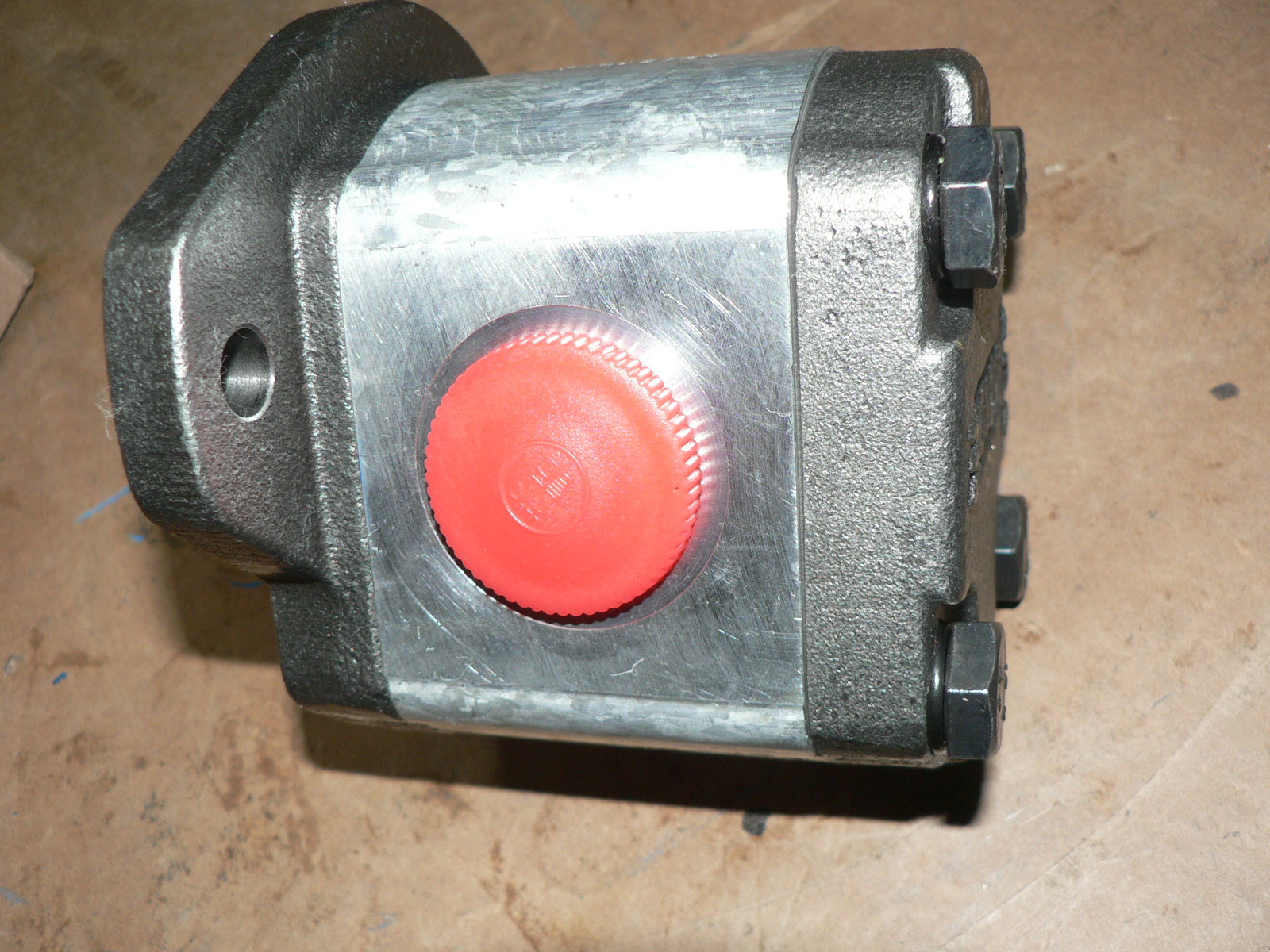 Honor Hydraulic Pump 2GG1U11L ..37 GPM 1800 RPM .69cu " displ. 5.37