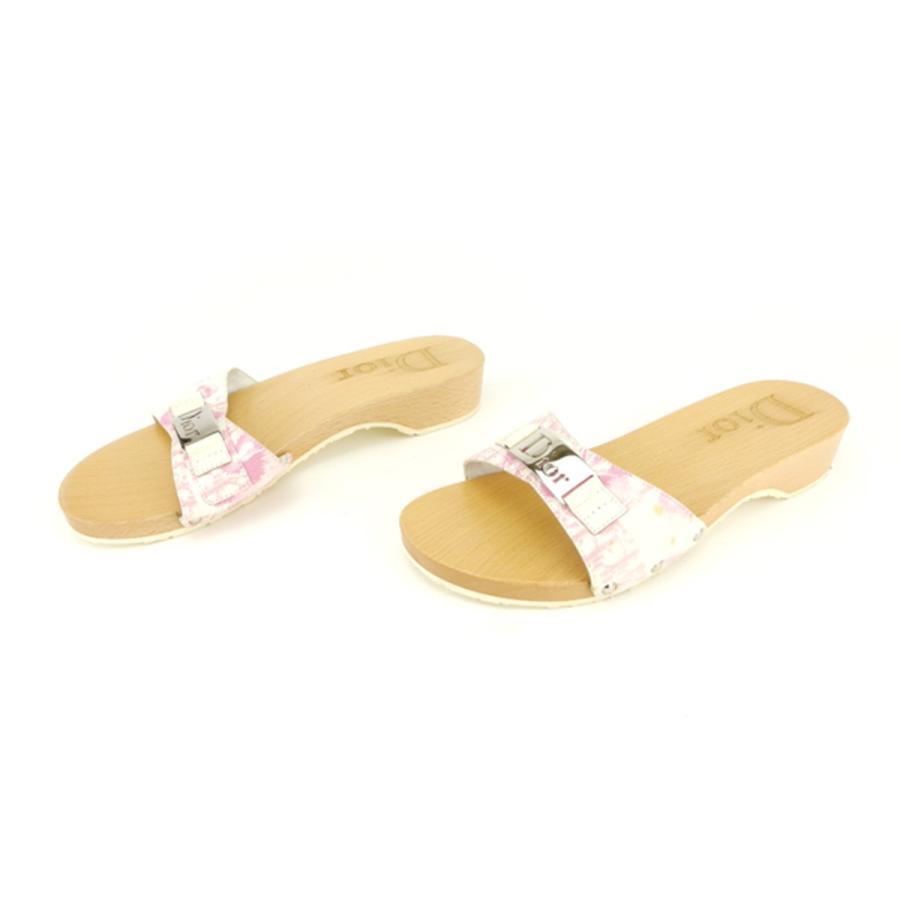 超美品Christian Diorトロッターロゴプレートミュール38 24cm Christian Dior Sandals Plate Trotter & Flower White Pink