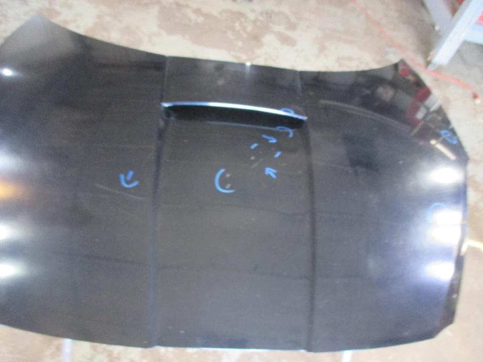 Панель капота 2000 Toyota Celica GT-S (черная-LC23) (недостатки) - Изображение 4 из 4
