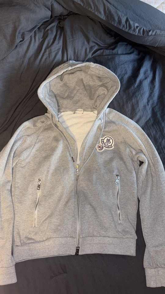 SUDADERA CON CAPUCHA MONCLER | DOBLE LOGO | 100% AUTÉNTICA | PEQUEÑA Foto 4 de 4