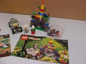 VINTAGE LEGO ADVENTURERS SETS 5934 DINO EXPLORER AND 5936 SPIDERS SECRET COMP.