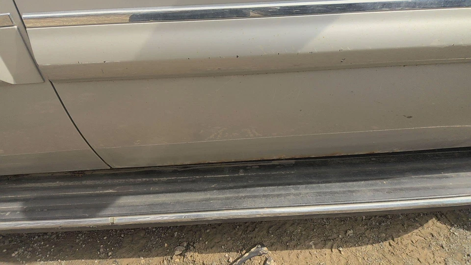 08 GMC YUKON XL 1500 Front Door Passenger Sidesilver Birch Metallic59U — 第 2/3 张图片