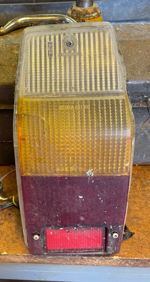 Lente de luz trasera derecha Peugeot 504 Station Wagon - lado del conductor (izquierdo) 1975-1982 Foto 3 de 4