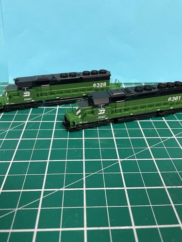 New! N-Scale Kato SD40-2 BN Pair DC $250.00 Make offer - Picture 2 of 9
