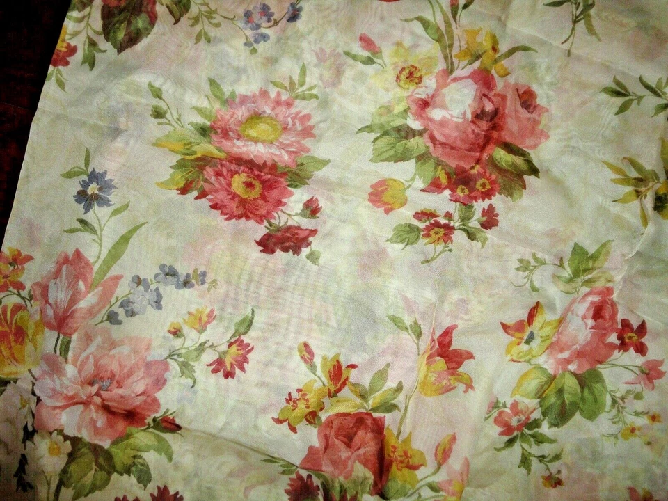 PANELES DE VENTANA AMERICAN LIVING GRANTLEY FLORAL AZUL ROSA TRANSPARENTE (PAR) 54 X 84  Foto 4 de 4