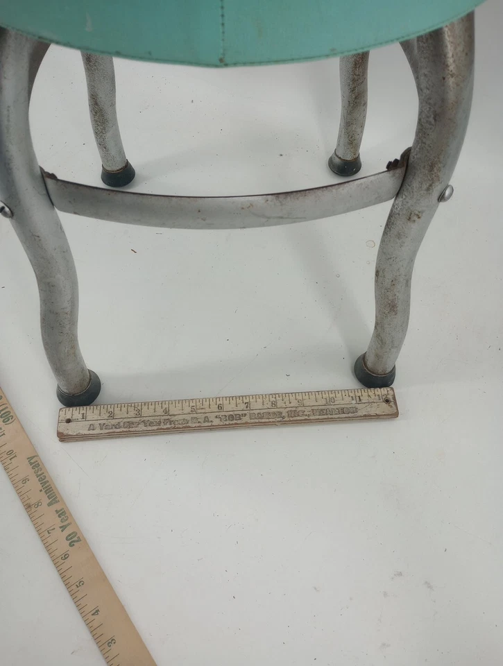 Taburete redondo vintage de tienda industrial   Foto 4 de 4