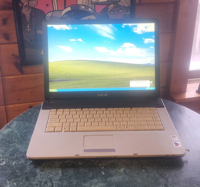 Vtg. Sony VAIO Laptop c. 2002 1.8ghz 2GB/55GB WinXP   Recond. w/Good Battery  