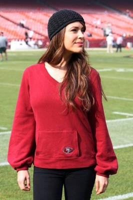 Alyssa Milano attends the New York Jets vs San Francisco 49ers ga- 2008 Photo 2