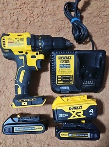 DEWALT 20V Cordless Drill Driver - DCD777 works With 3 Batties & Charger