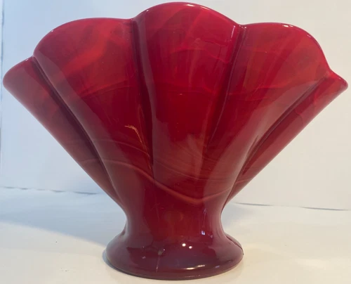 Vintage Fenton ~Unmarked Mandarin Red Fan Vase 8.5/8" wide 5.7/8" tall BEAUTIFUL