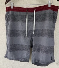Vuori Kore Shorts Mens Size XXL Gray Striped Unlined Performance Stretch Workout
