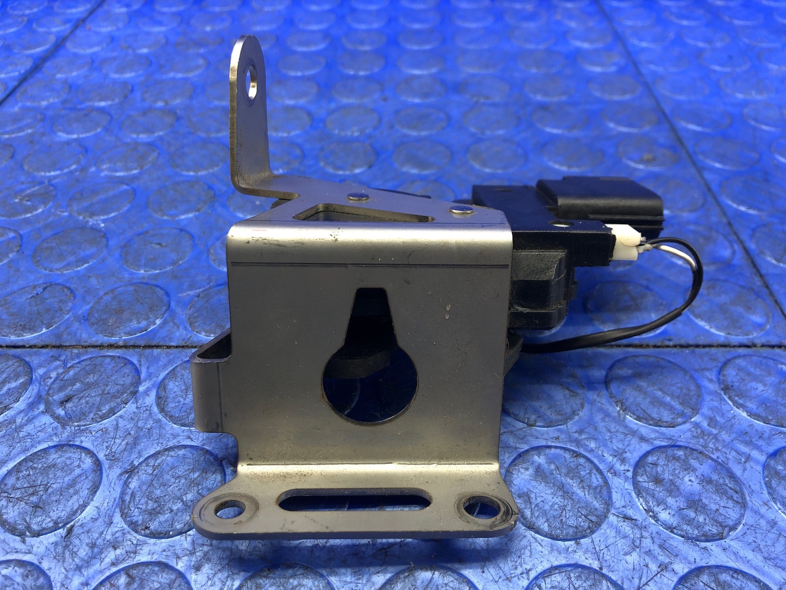 2016 2017 2018 2019 2020 2021 MCLAREN 570S OEM REAR TRUNK LATCH MOTOR