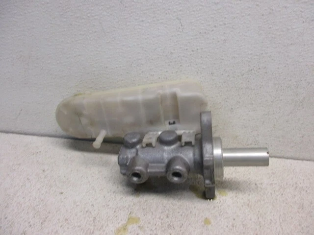 Dodge Avenger 2008-2009 cilindro maestro de freno OEM LKQ Foto 3 de 4