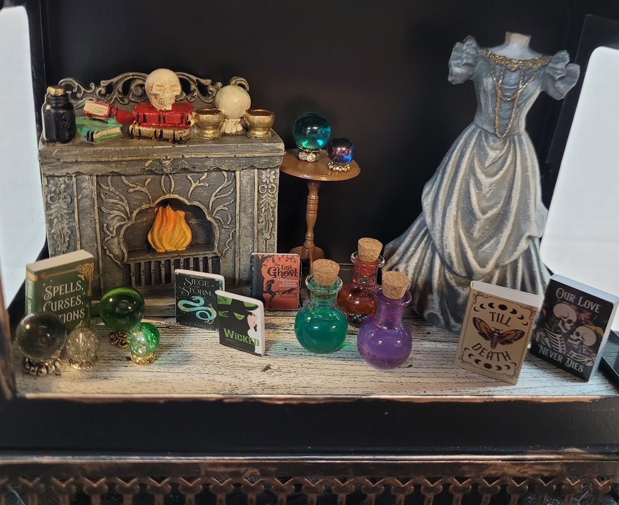 Miniature 1:12 Scale Halloween Gothic Dollhouse Accessories and Decorations II