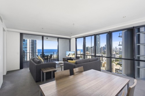 GOLD COAST ACCOMMODATION Circle on Cavill 7 Nights Various Packages Available - Picture 8 of 11
