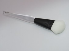 Image of NYX PROFESSIONAL HIGH GLAS ILLUMINATING POWDER BRUSH - 110