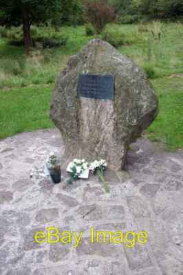 Photo 6x4 Memorial to King Richard III Shenton It is said that the crown  c2007
