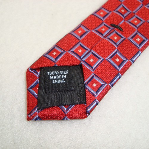 NWT Jos A Bank Traveler Stain Resistant Red Blue Print Silk Tie Retail $69.50 - Picture 4 of 4