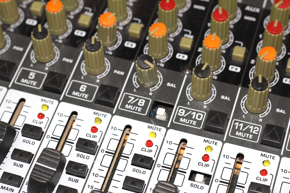 Behringer Xenyx X1832USB Mixer | eBay Behringer Xenyx X1832USB Mixer | eBay