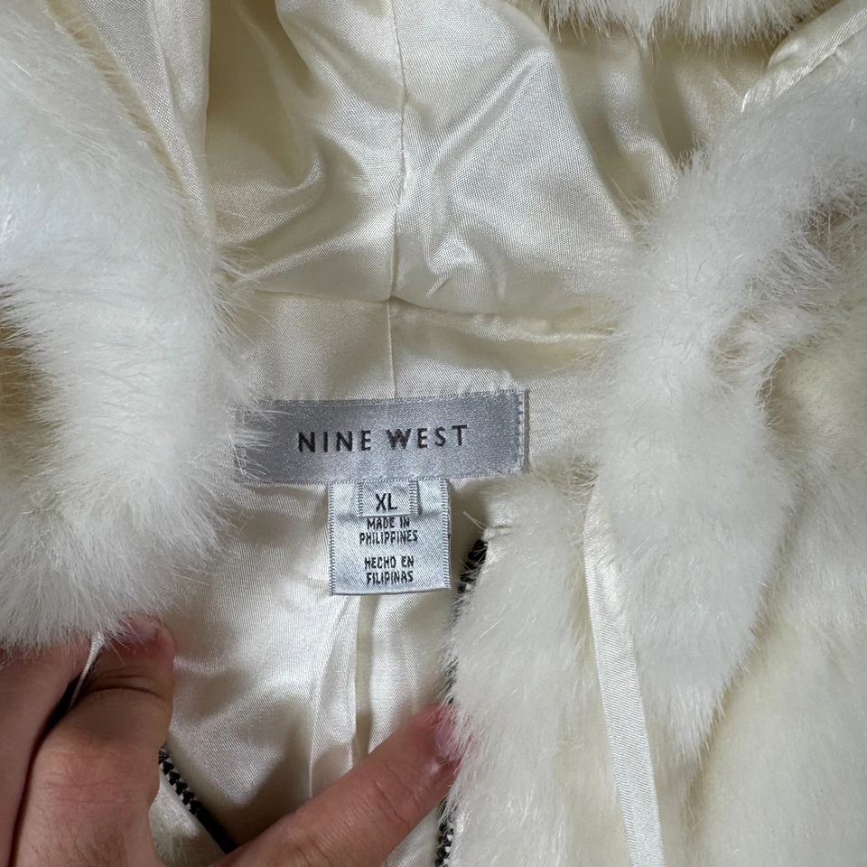 Chaleco Nine West para mujer XL vainilla piel sintética pompón cordón con capucha cremallera completa Foto 3 de 4
