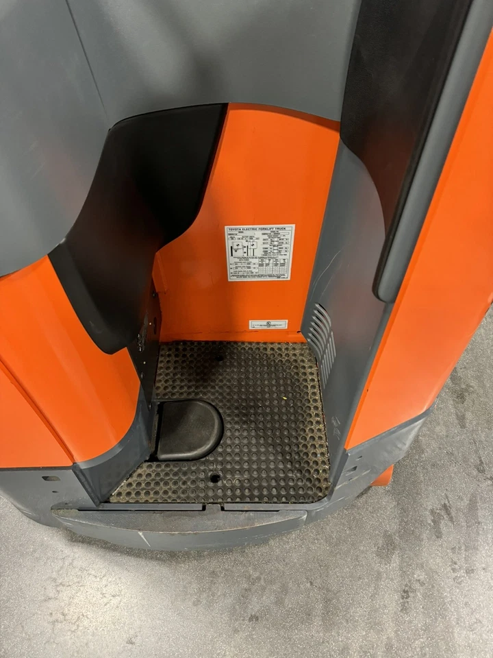 Toyota 9BRU18 3500LB 2018 271"" carretilla elevadora de pie alcance triple mástil desplazamiento lateral Foto 3 de 4