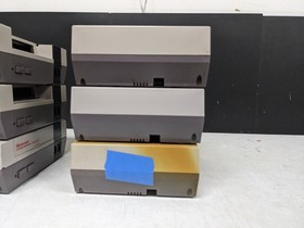 Lot of Nintendo Entertainment System NES Consoles (For Parts/Repair)