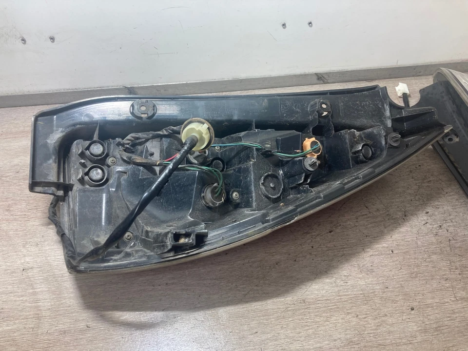 PAR DE LANTERNAS TRASEIRAS TRASEIRAS LATERAIS PARA PASSAGEIROS E MOTORISTAS 2008 MAZDA 5 - Imagem 4 de 4