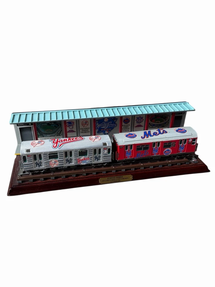 Danbury Mint Subway Series Commemorative Mini Statue New York Yankees Mets 2000 - Image 3 of 4