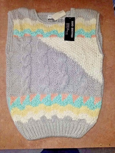 NEW HAND KNITTED SLEEVELESS SWEATER PULLOVER SZ SMALL - Afbeelding 1 van 4