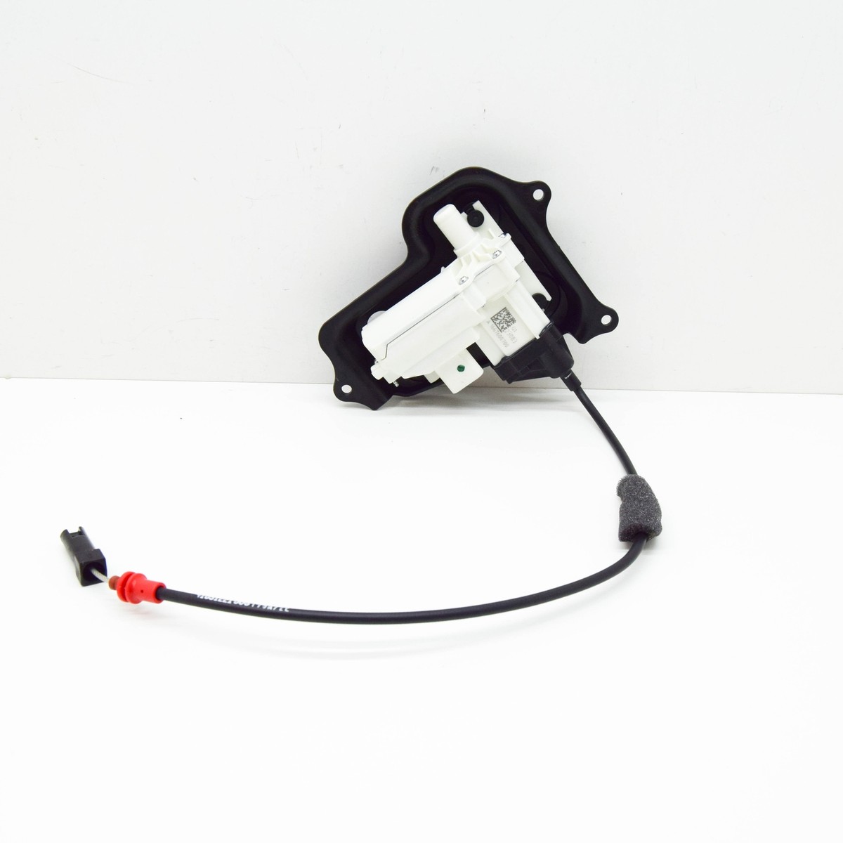 NEW MB GLE W166 FRONT LEFT DOOR ELECTRICAL CLOSING AID A1667600700