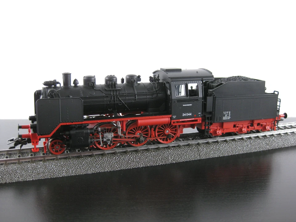 Märklin 36244 Dampflok BR 24 der DB   Spur H0 - Bild 2 von 4