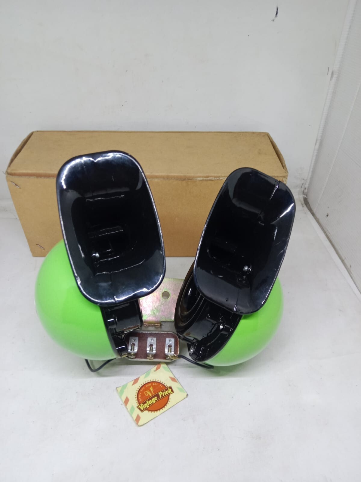 HORN ELEPHANT SOUNDING DUAL VESPA MODS MODEL HORN MESHUBA SW1 NOS