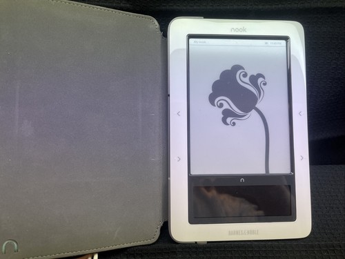 Barnes & Noble Nook 1st Ed. BNRV100 WiFi + 3G Bundled W/ Case & Cord - works - Picture 16 of 18