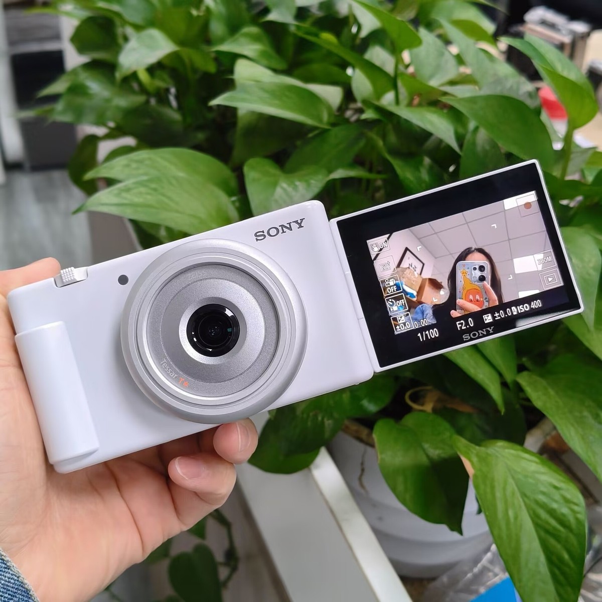 Sony ZV-1F 20.1MP 4K f/2 Vlogging video Compact Camera - White | eBay