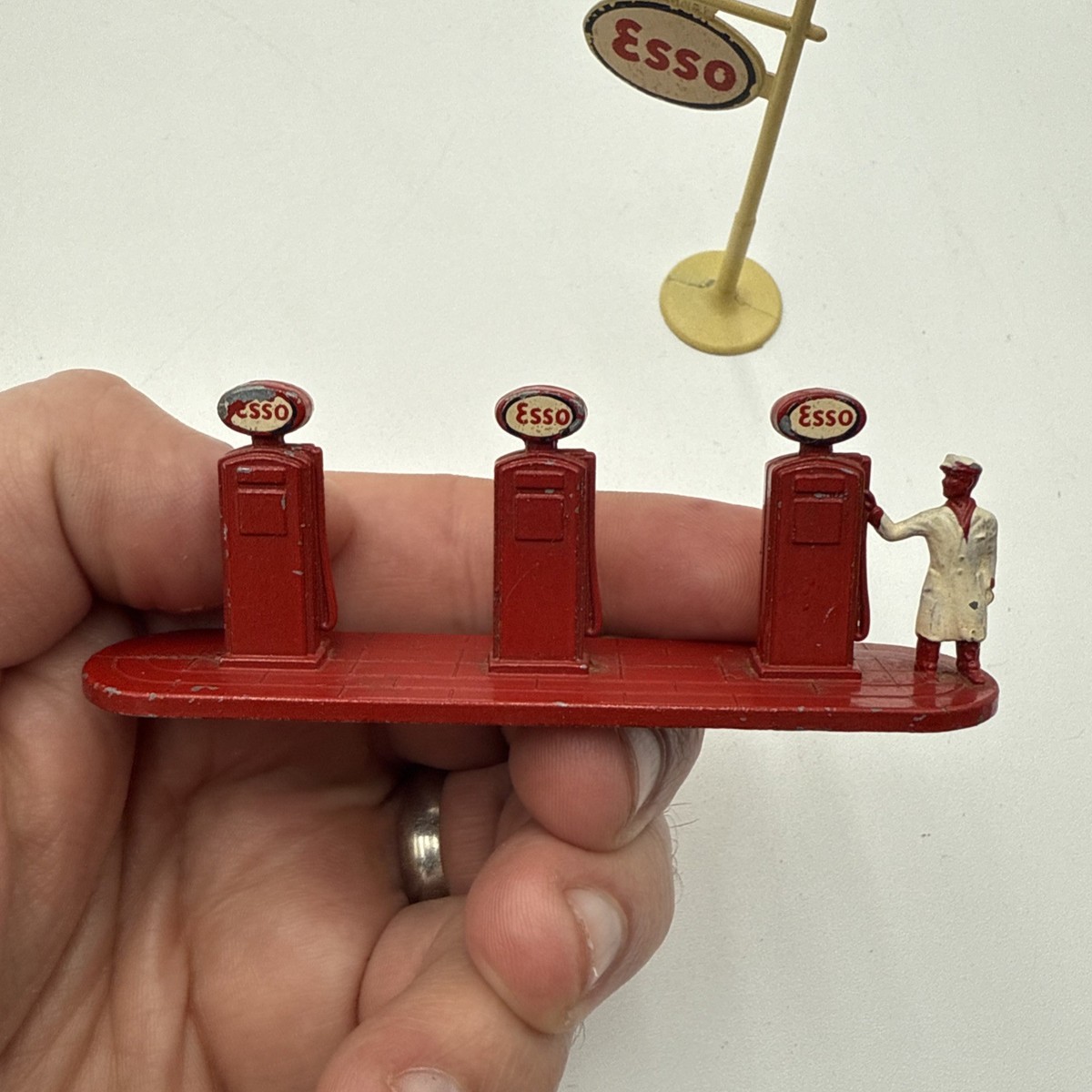 VINTAGE MATCHBOX MOKO LESNEY ESSO GAS STATION ACCESSORY PACK NO. 1