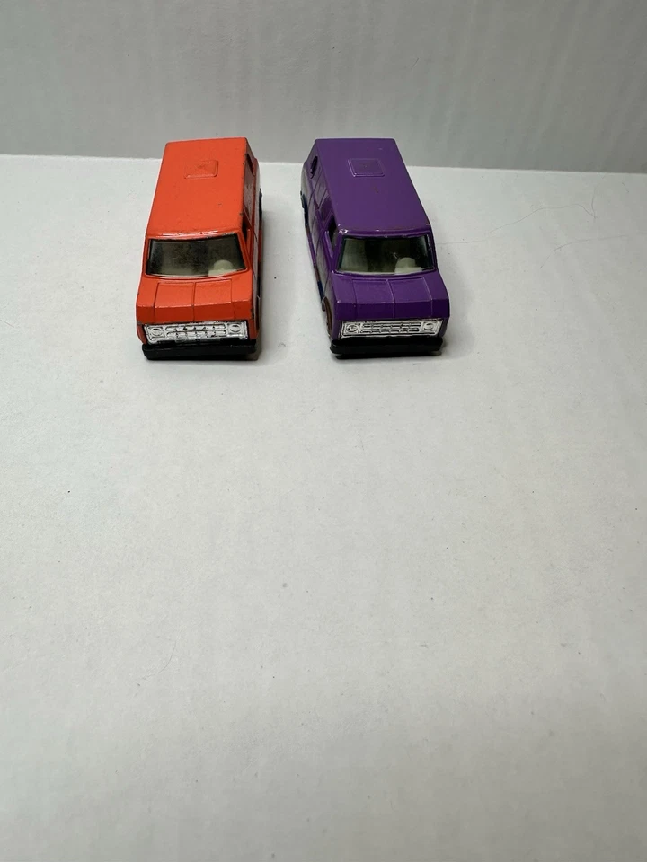 YATMING #1501 FORD ECONOMOLINE LARANJA E ROXO 1:64 VAN DIECAST 2,75" - Imagem 4 de 4